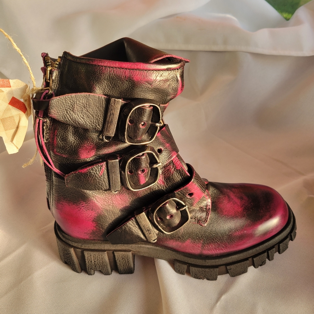 NIB A.S.98 Hamish Leather Moto Boots, Black w/Fuschia Brushing, 3 Buckle, EU 40 - Picture 4 of 11